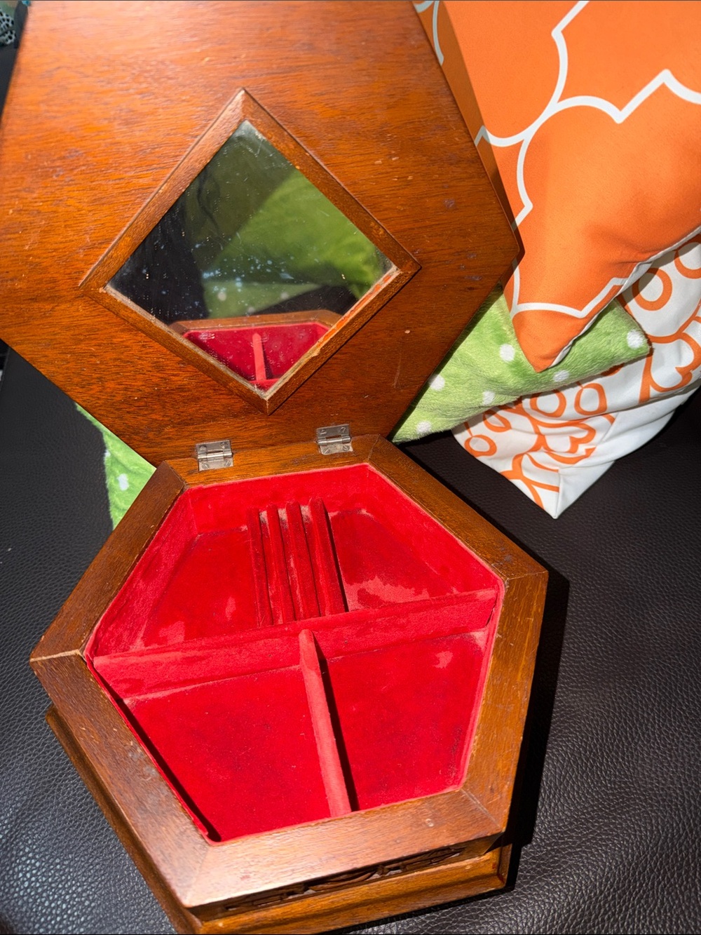 Vintage Hand-Carved Octagonal Wooden hinged jewelry box with mirror - Picture 5 of 7